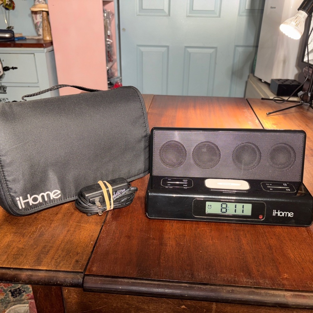 iHome 2 Go Alarm‎ Clock iPod Dock Station c/w Carrying Case iH27B